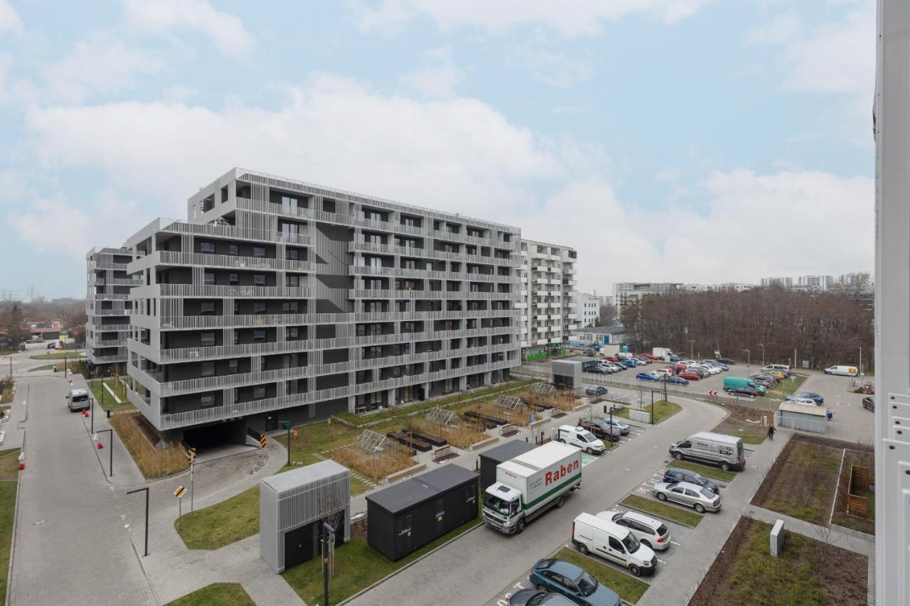 Wola Spacious Flat With Air Conditioning & Balcony By Renters * Warszawa