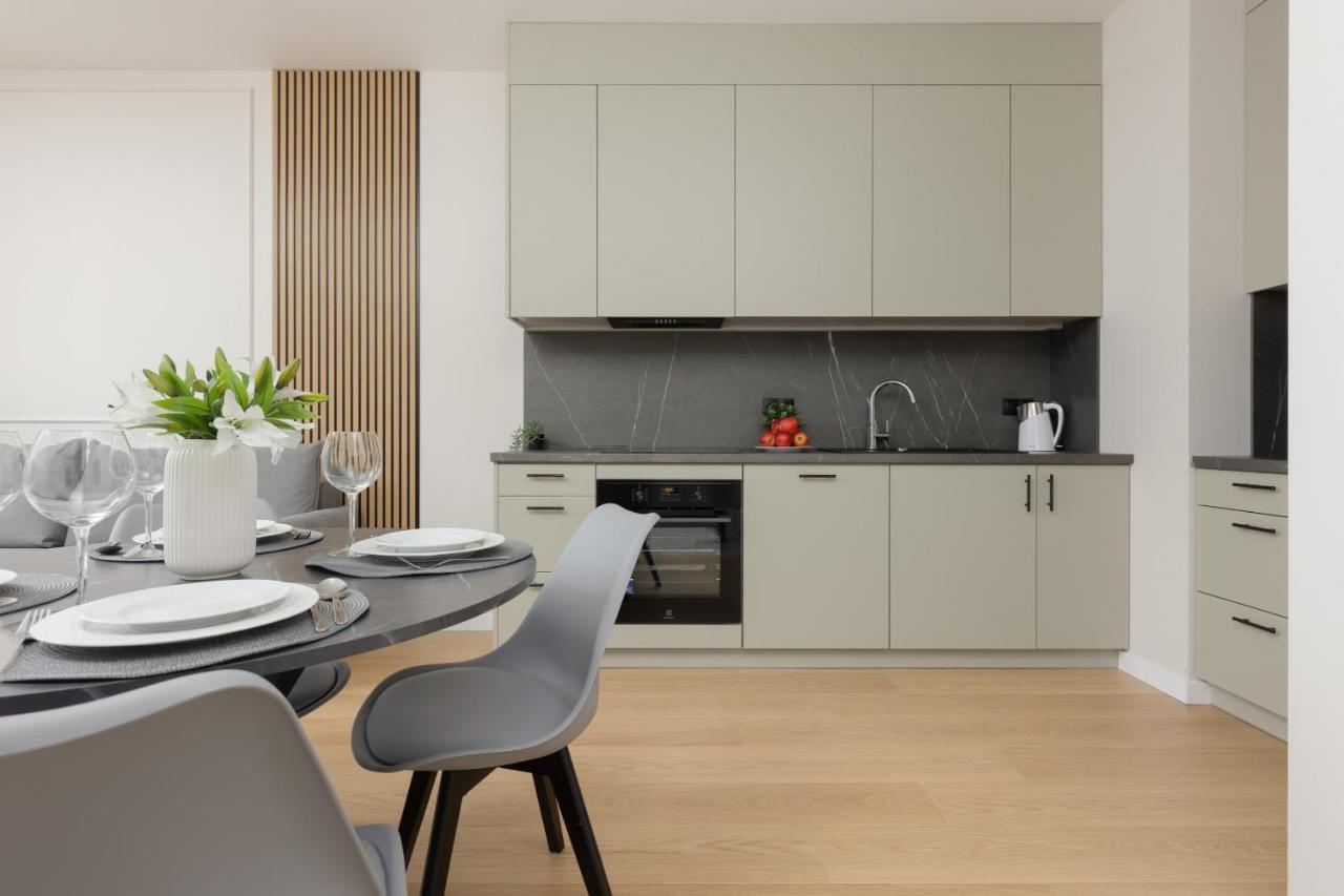 Leilighet Wola Spacious Flat With Air Conditioning & Balcony By Renters Warszawa