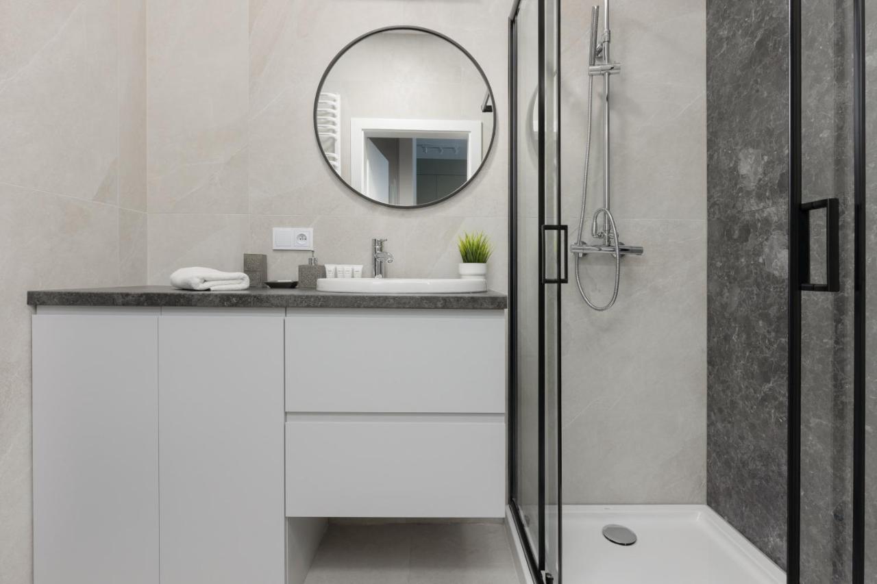 Wola Spacious Flat With Air Conditioning & Balcony By Renters Apartment *