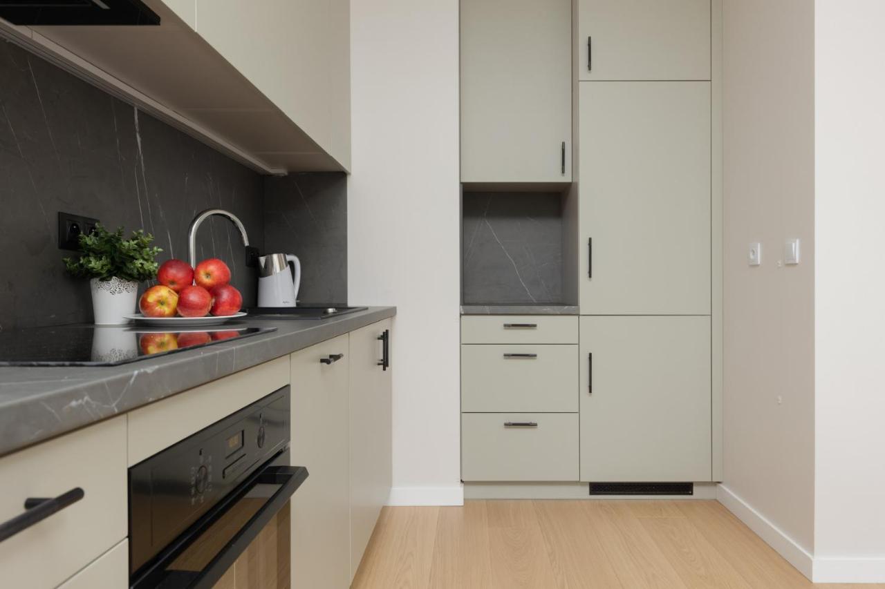 Apartment Wola Spacious Flat With Air Conditioning & Balcony By Renters Warschau